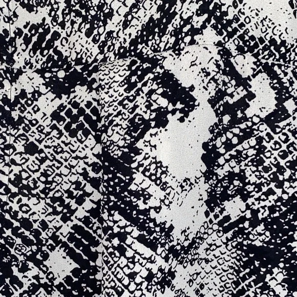 Worthington Snake Print Sleeveless Top Black White Blouse XS - Picture 6 of 6